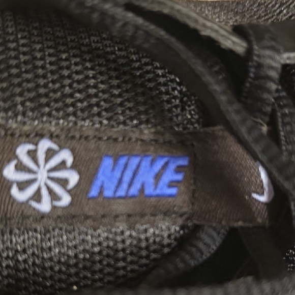 Nike Black and Blue Sneakers Running - Picture 2 of 10